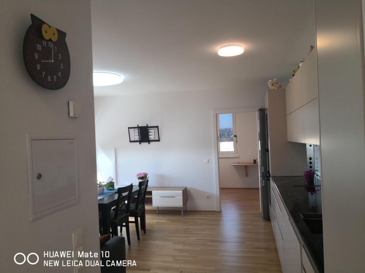 Modern Apartment Bei U Bahn Simmering Виена Екстериор снимка